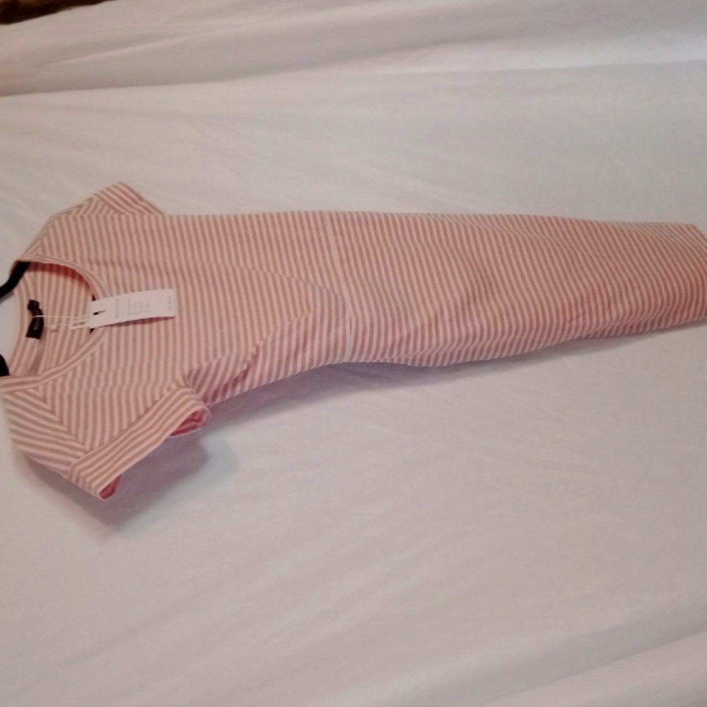 T-shirt dress. Sooo cute!! Has straps to tie however you like. Great dress!!